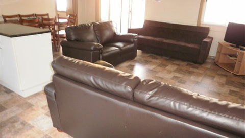 Kickback Cottages - New South Wales Tourism  2