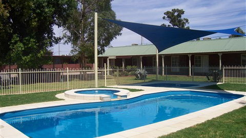 Carn Court Holiday Apartments - New South Wales Tourism  0