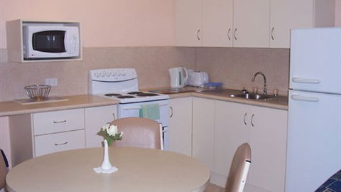 Carn Court Holiday Apartments - New South Wales Tourism  1