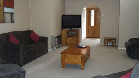 Carn Court Holiday Apartments - New South Wales Tourism  5