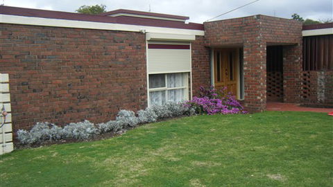 Carn Court Holiday Apartments - New South Wales Tourism  6