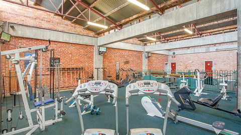 Sovereign Park Motor Inn - New South Wales Tourism  1