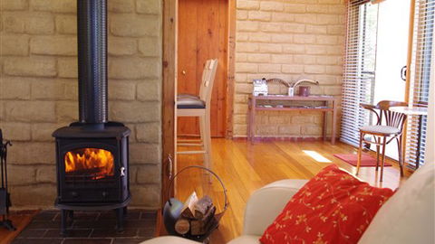 Lyrebird Cottages - New South Wales Tourism  0