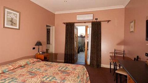Grand Central Accommodation B&B Cobden - New South Wales Tourism  2