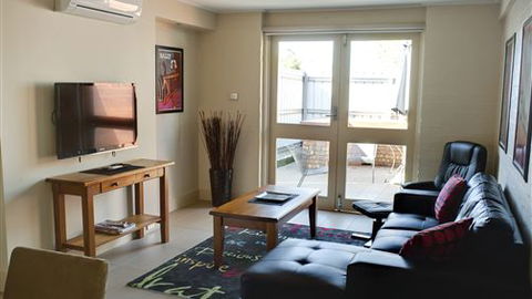 Brougham Arms Hotel - New South Wales Tourism  5