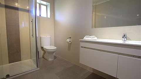 Blue Whale Motor Inn & Apartments - New South Wales Tourism  1