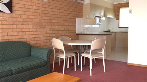 Blue Whale Motor Inn & Apartments - New South Wales Tourism  3