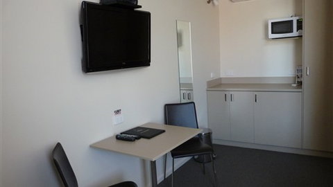 Loddon River Motel - New South Wales Tourism  2