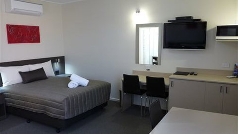Loddon River Motel - New South Wales Tourism  4
