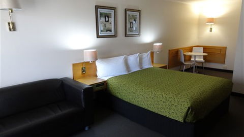 Hermitage Motor Inn - New South Wales Tourism  1
