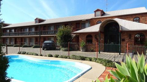 Hermitage Motor Inn - New South Wales Tourism  3