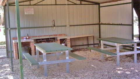 Castlemaine Central Cabin & Van Park - New South Wales Tourism  4