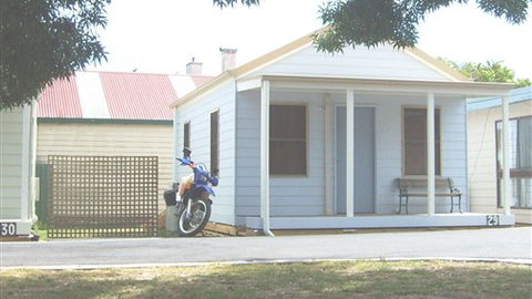 Castlemaine Central Cabin & Van Park - New South Wales Tourism  3