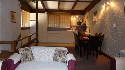 Alpenhorn Holiday Units - New South Wales Tourism  3