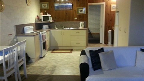 Alpenhorn Holiday Units - New South Wales Tourism  6