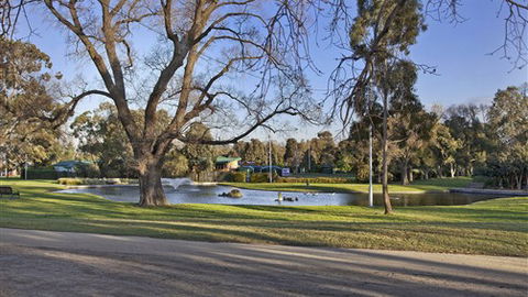 Best Western Melbourne's Princes Park Motor Inn - New South Wales Tourism  1