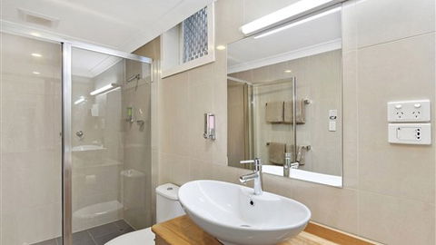 Best Western Melbourne's Princes Park Motor Inn - New South Wales Tourism  6