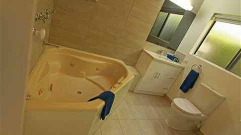 Coastal Motel - New South Wales Tourism  4