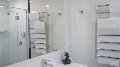 Hamilton Lonsdale Motel - New South Wales Tourism  1