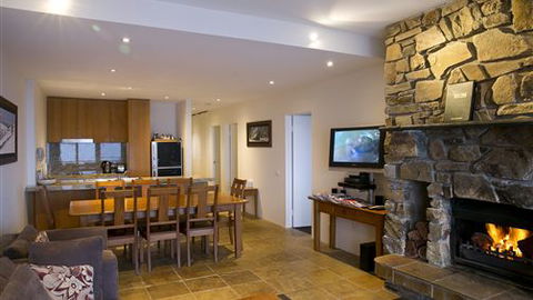 Alpine Woodsmoke Apartments - New South Wales Tourism  0