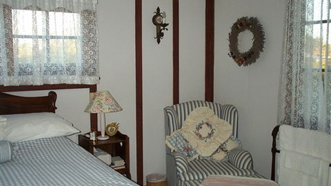 Briarswood Cottage Bed And Breakfast - New South Wales Tourism  3