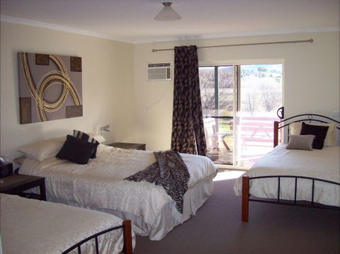 Colonial Inn Guest Rooms - New South Wales Tourism  2