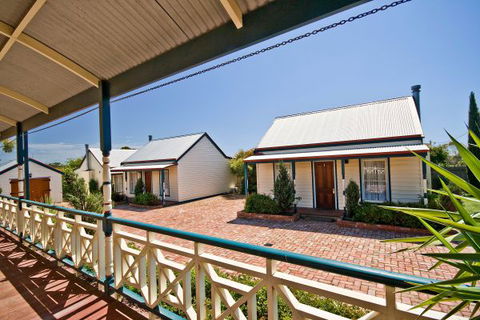 Torquay 1903 Period Cottages - New South Wales Tourism  0