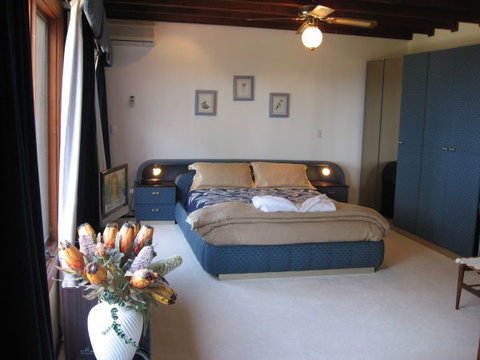 Chalet Swisse Spa Retreat - New South Wales Tourism  3