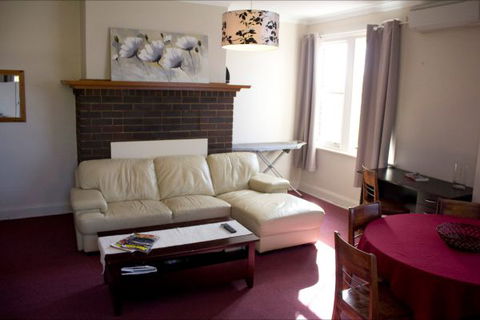 Courthouse Hotel Boorowa - New South Wales Tourism  3