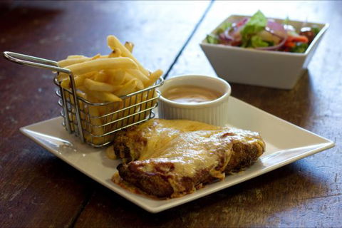 Courthouse Hotel Boorowa - New South Wales Tourism  9