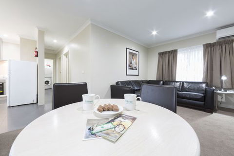 Forrest Hotel And Apartments - New South Wales Tourism  4