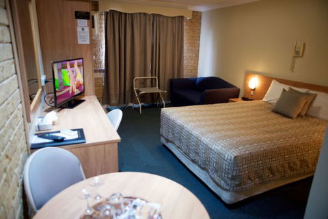 Forest Lodge Motor Inn And Restaurant - New South Wales Tourism  3