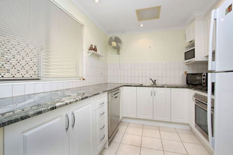 Garunya Executive Townhouse - New South Wales Tourism  4