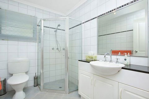 Garunya Executive Townhouse - New South Wales Tourism  5