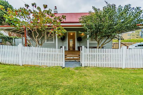 Hindmarsh Park Holiday Cottage - New South Wales Tourism  1