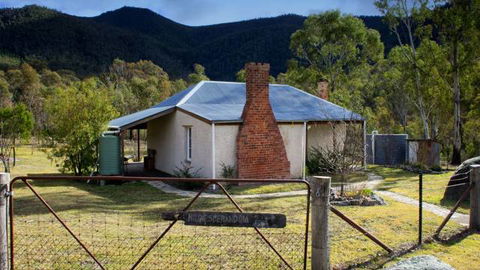 Nil Desperandum - New South Wales Tourism  0
