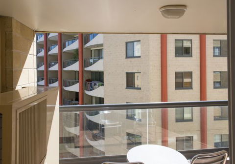 Mantra On Northbourne - New South Wales Tourism  8
