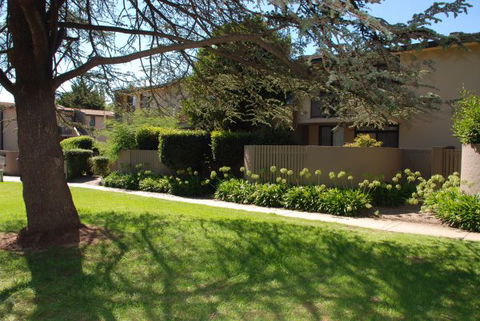 Manuka Park Apartments - New South Wales Tourism  7