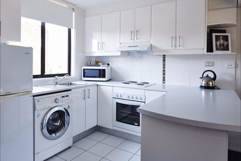 Manuka Park Apartments - New South Wales Tourism  9
