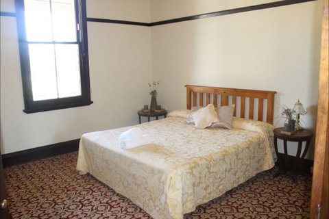 Neath Hotel - New South Wales Tourism  3