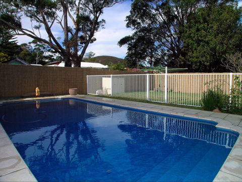Shoal Bay Riggers - New South Wales Tourism  0