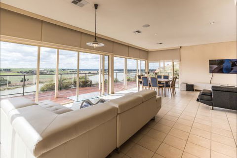 River Shack Rentals - Living The Dream - New South Wales Tourism  29