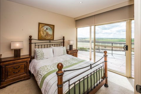 River Shack Rentals - Living The Dream - New South Wales Tourism  31