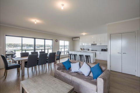 River Shack Rentals - Living The Dream - New South Wales Tourism  89