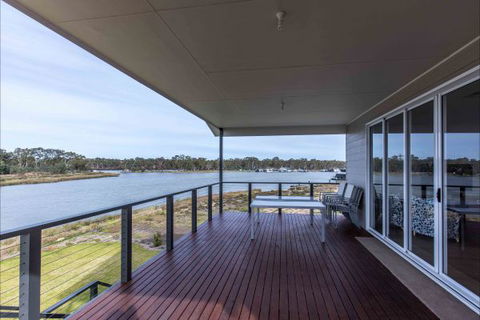 River Shack Rentals - Living The Dream - New South Wales Tourism  111