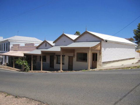 Carmines Antiques And Accommodation - New South Wales Tourism  0