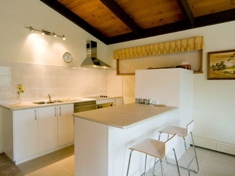 Chisholm Heights CBD Accommodation - New South Wales Tourism  2