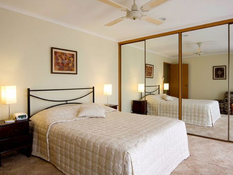 Chisholm Heights CBD Accommodation - New South Wales Tourism  3