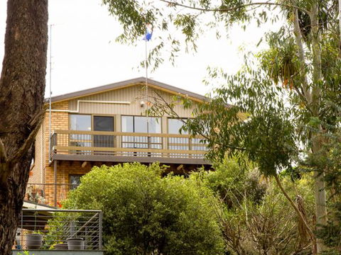 Chisholm Heights CBD Accommodation - New South Wales Tourism  4