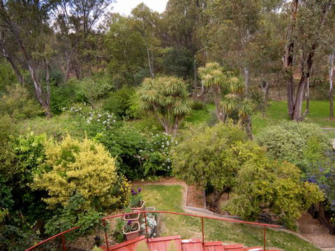 Chisholm Heights CBD Accommodation - New South Wales Tourism  5